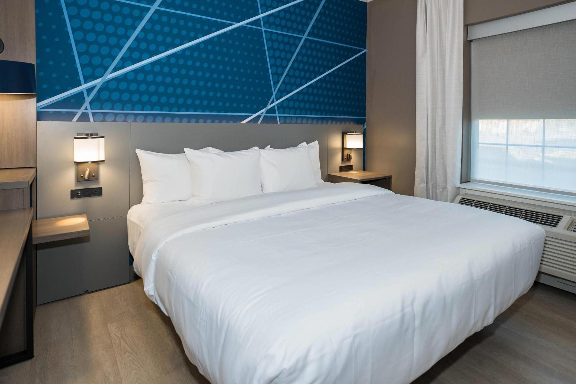 Comfort Inn & Suites River City Decatur Bagian luar foto