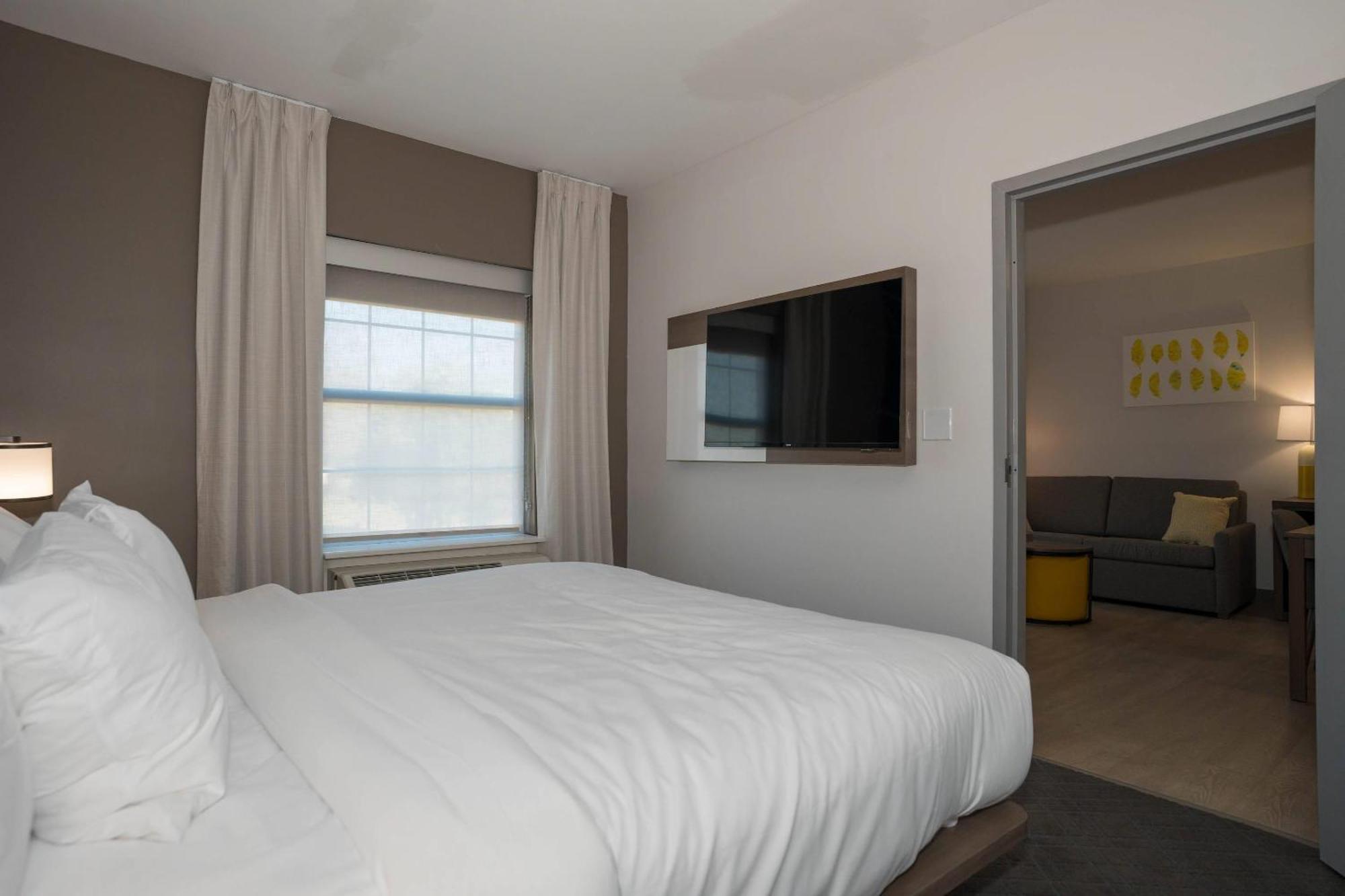 Comfort Inn & Suites River City Decatur Bagian luar foto