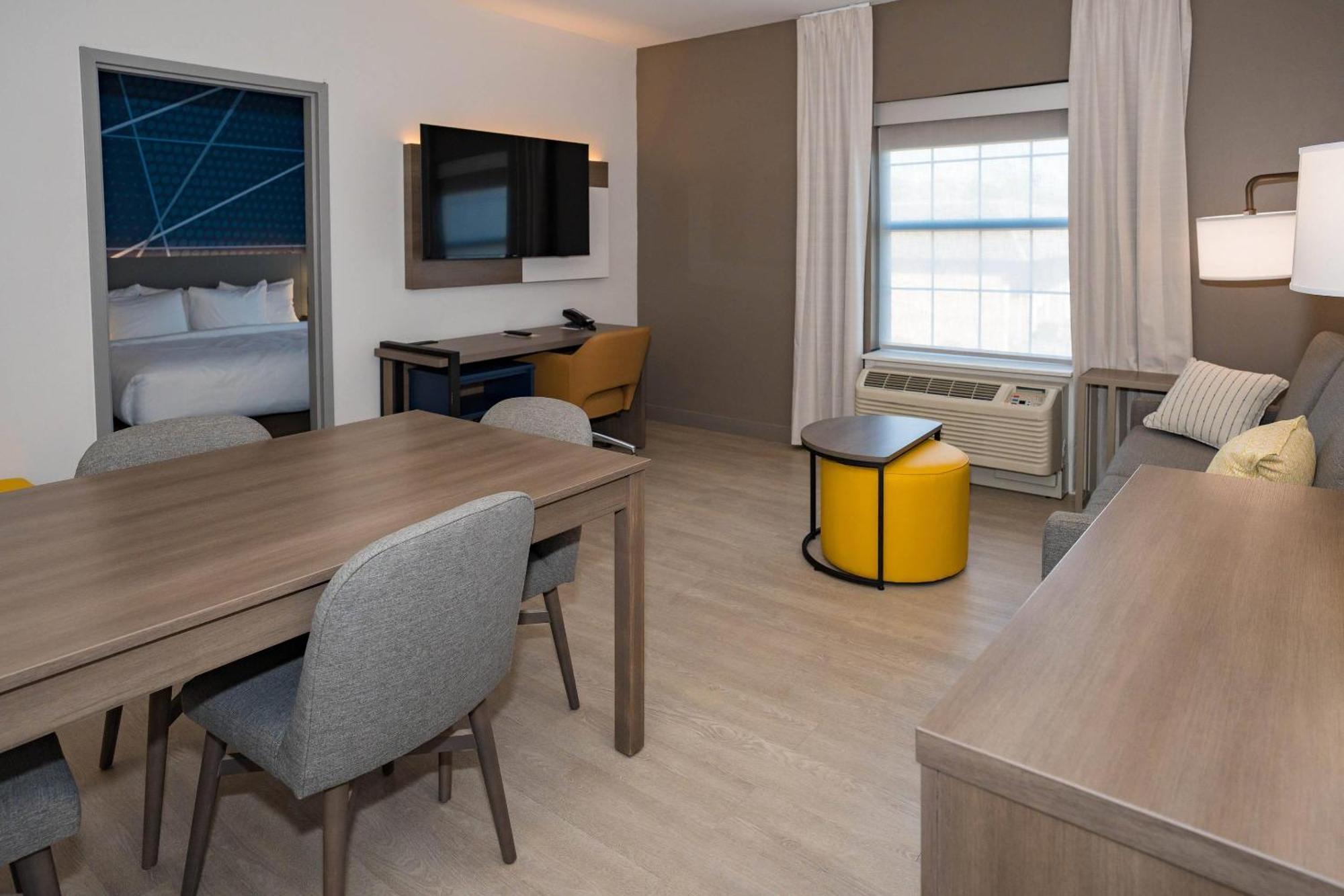 Comfort Inn & Suites River City Decatur Bagian luar foto