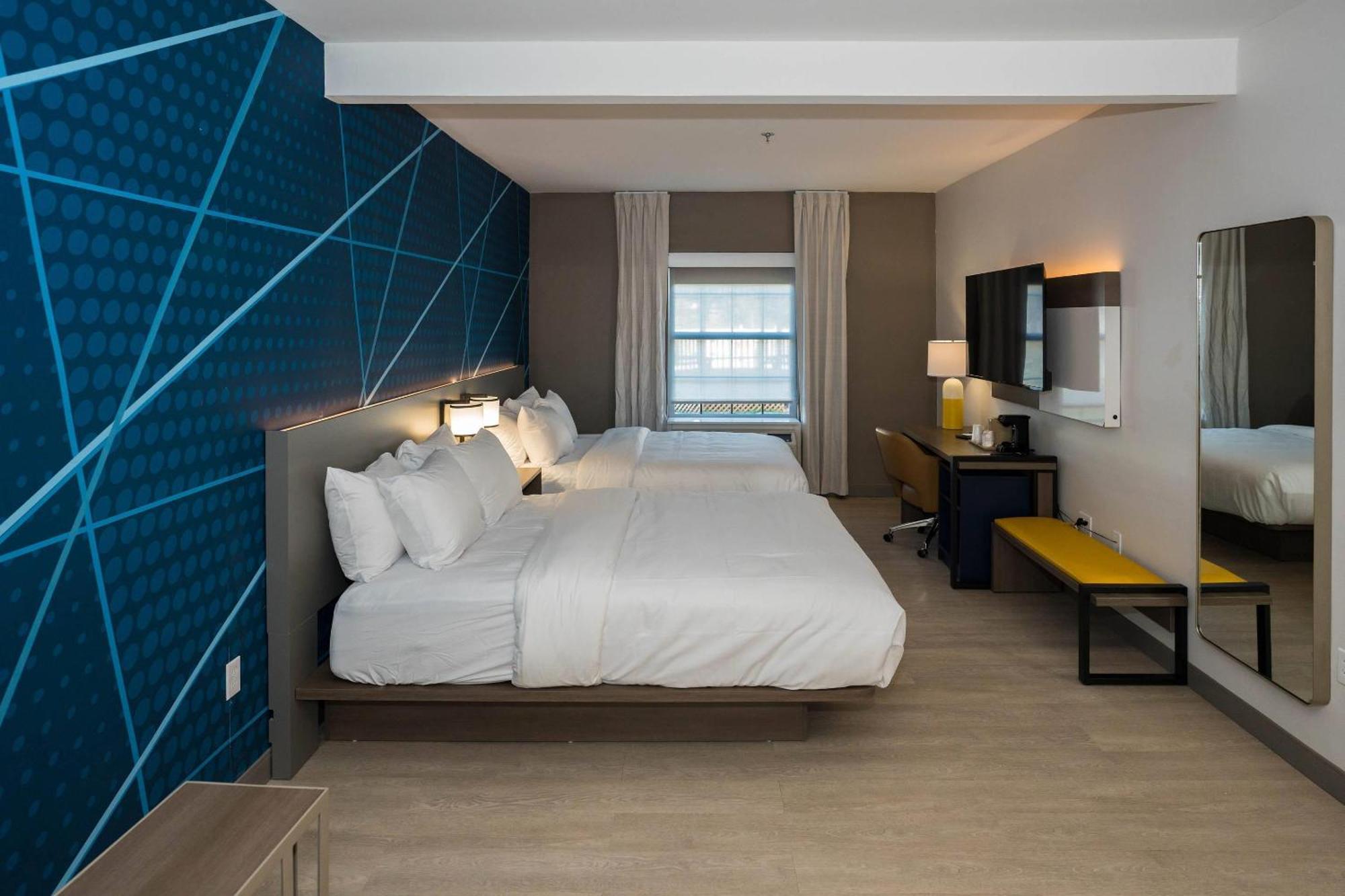 Comfort Inn & Suites River City Decatur Bagian luar foto