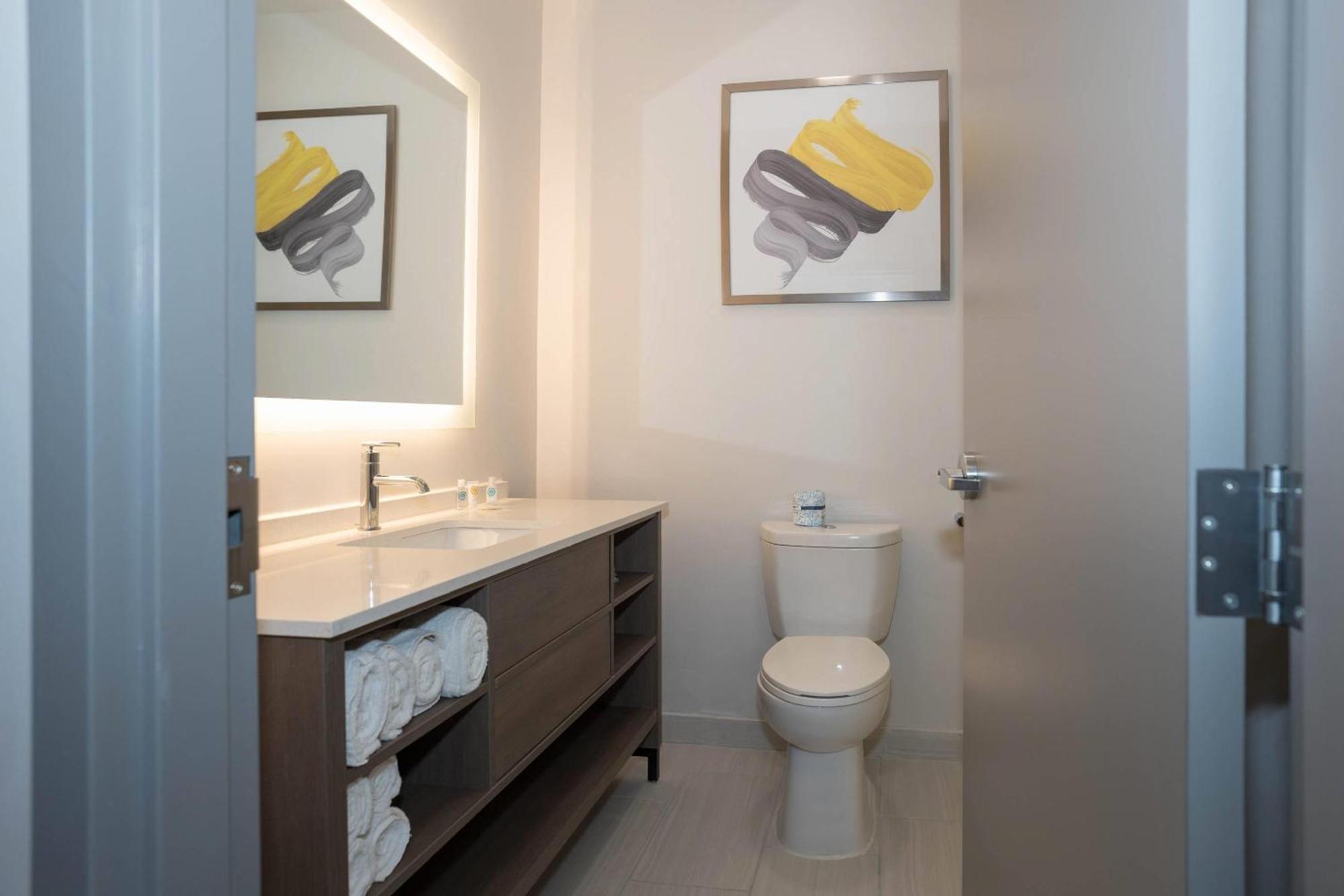 Comfort Inn & Suites River City Decatur Bagian luar foto