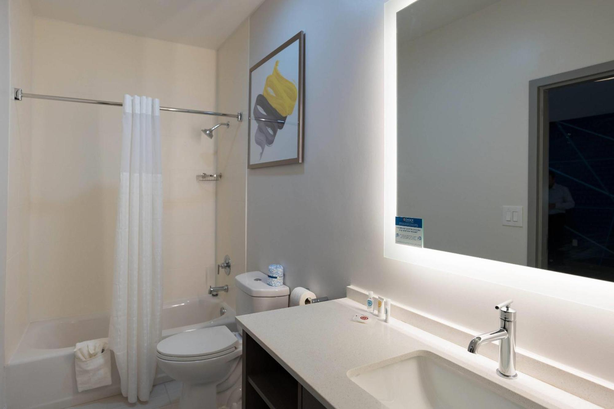 Comfort Inn & Suites River City Decatur Bagian luar foto
