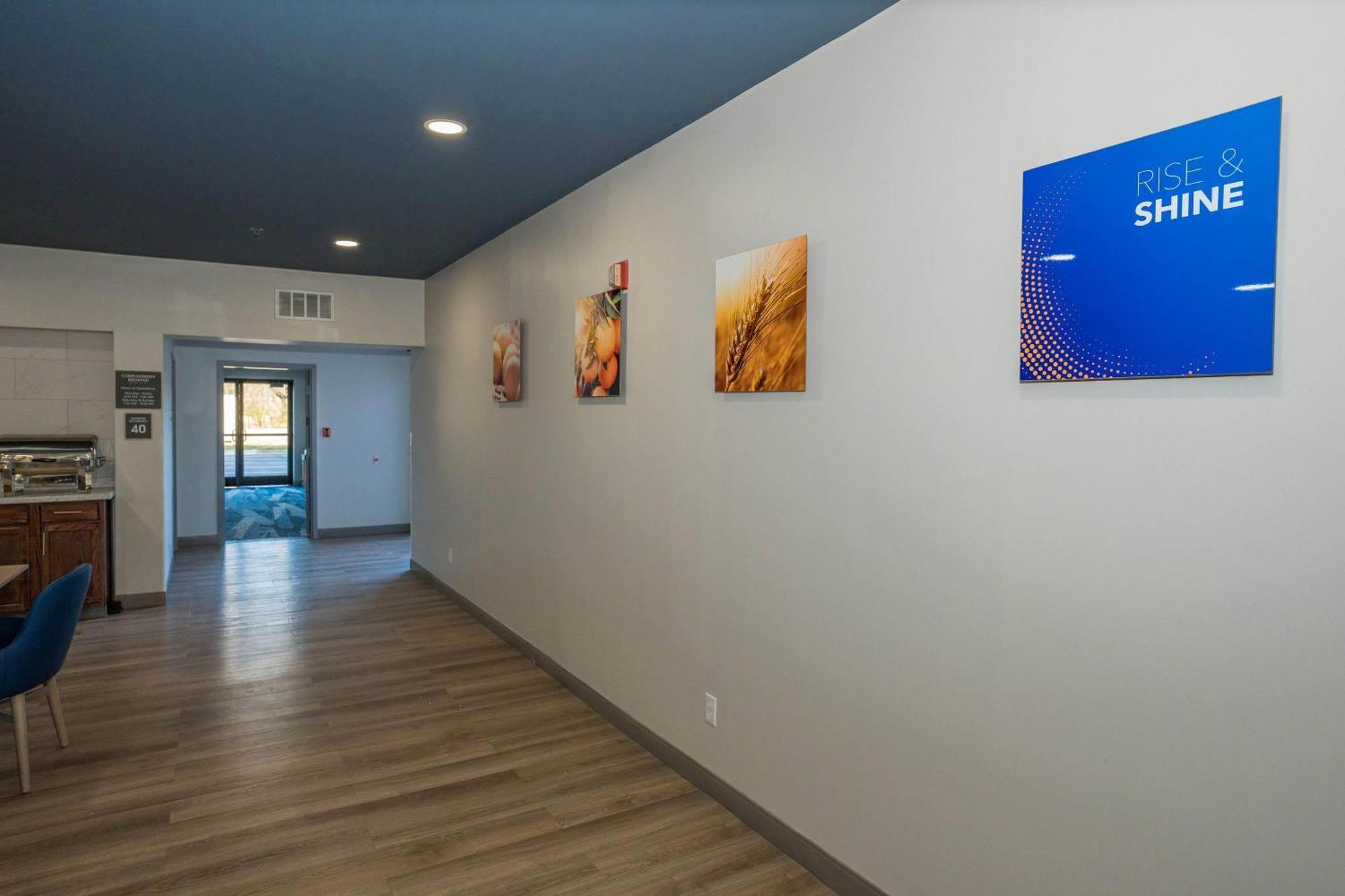 Comfort Inn & Suites River City Decatur Bagian luar foto