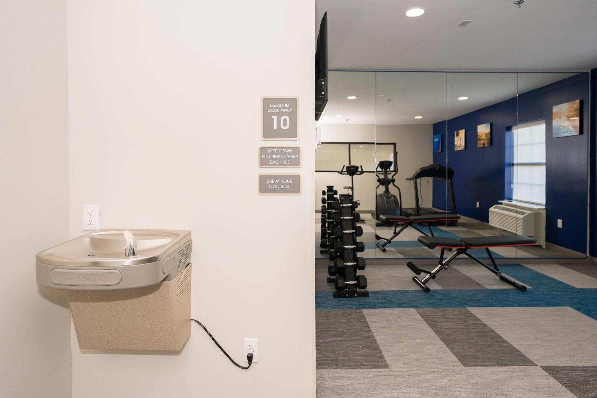 Comfort Inn & Suites River City Decatur Bagian luar foto
