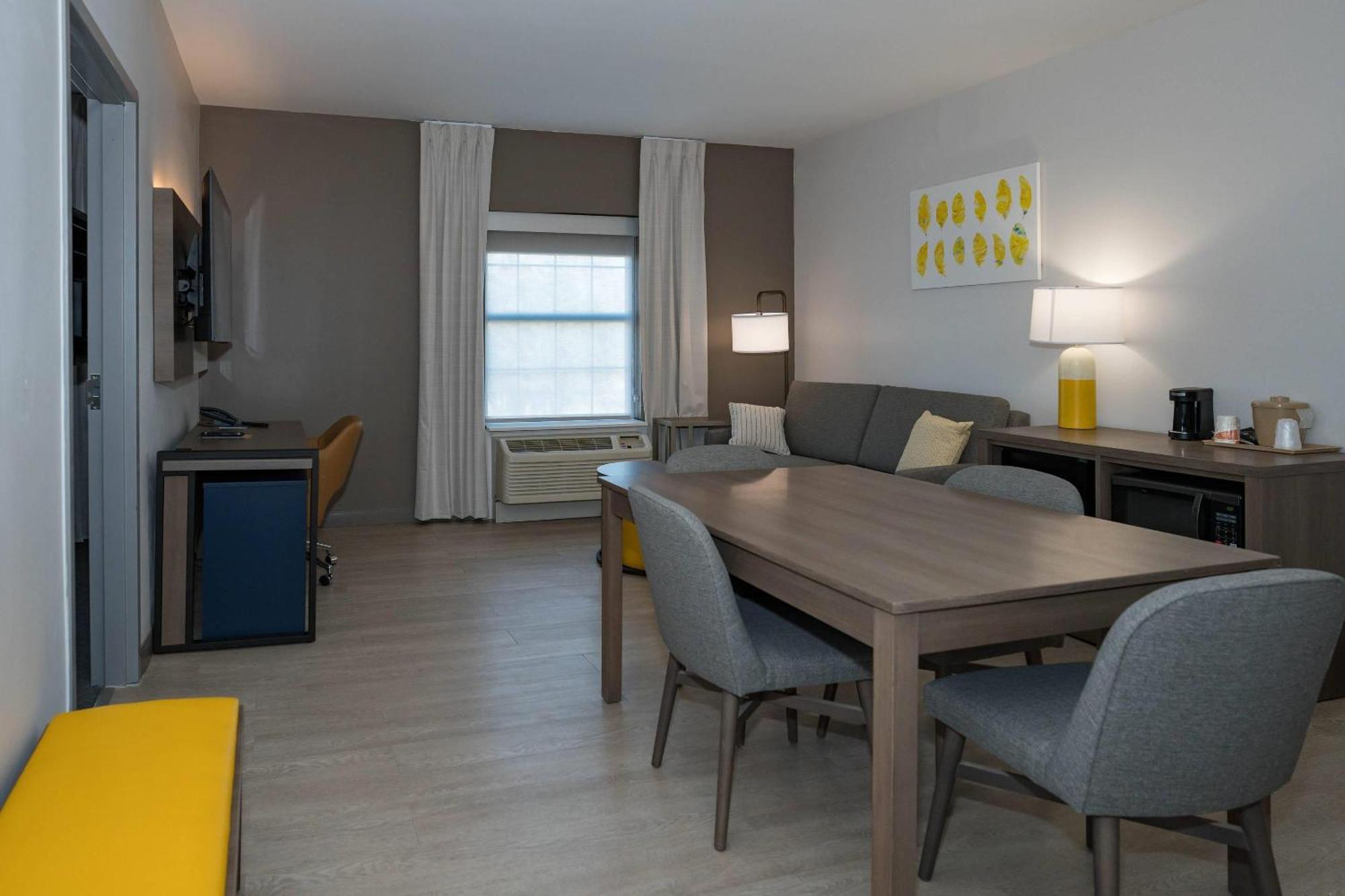 Comfort Inn & Suites River City Decatur Bagian luar foto