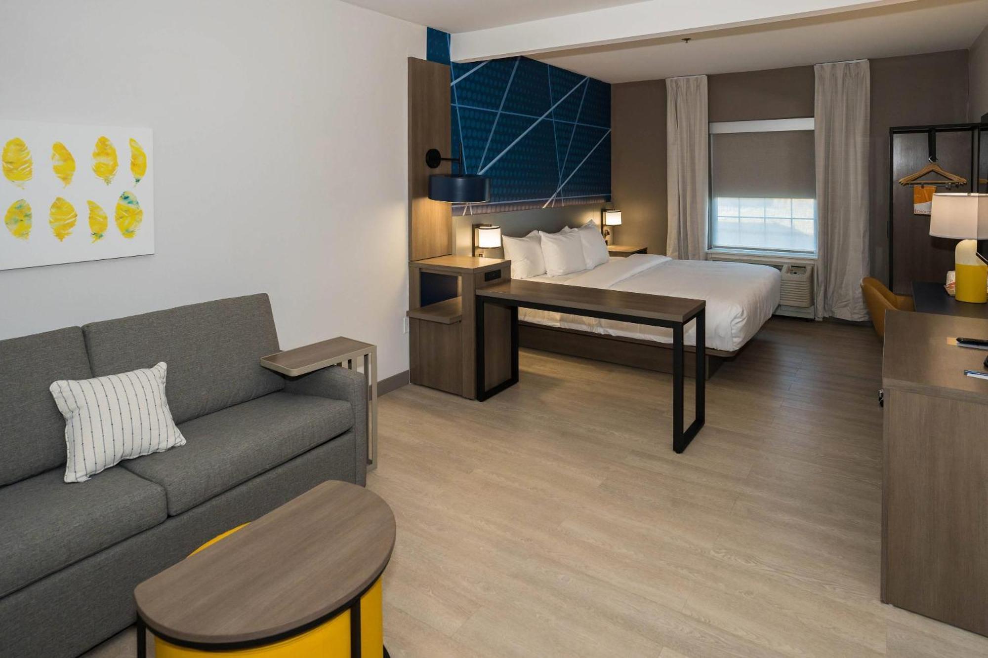 Comfort Inn & Suites River City Decatur Bagian luar foto